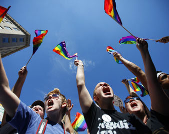 Lauren Hendricks, 20, of Tallahassee, Fla., left, and Cameron Tolle, 21, of Cincinnati, Oh., chant with thousands of gay rights AP Images</br> 