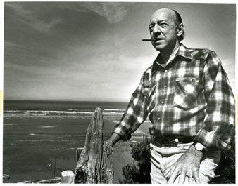 William Appleman Williams near his home in Waldport, Oregon, circa 1986. Oregon State University Libraries Special Collections/Daily Barameter 